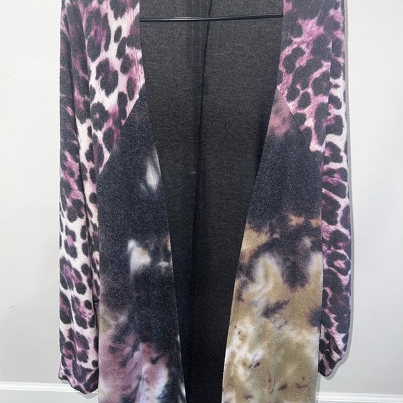 Stylish Women's Cardigan in Pink and Black - Picture 2 of 4